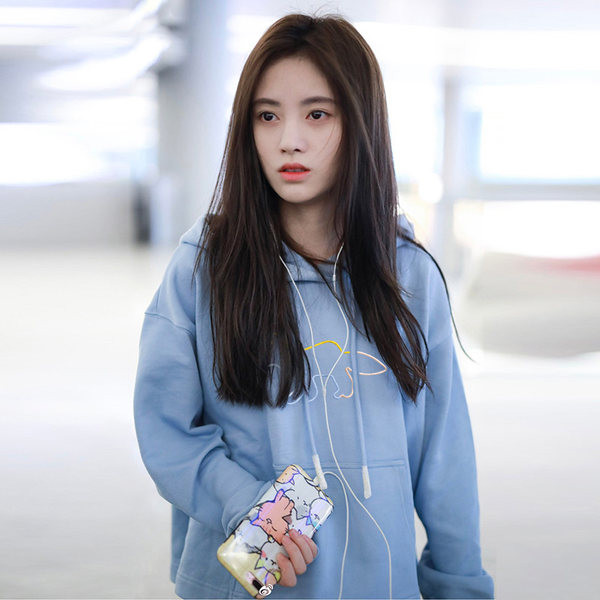 Ежедневен дамски суичър с бродерия и джоб -син цвят