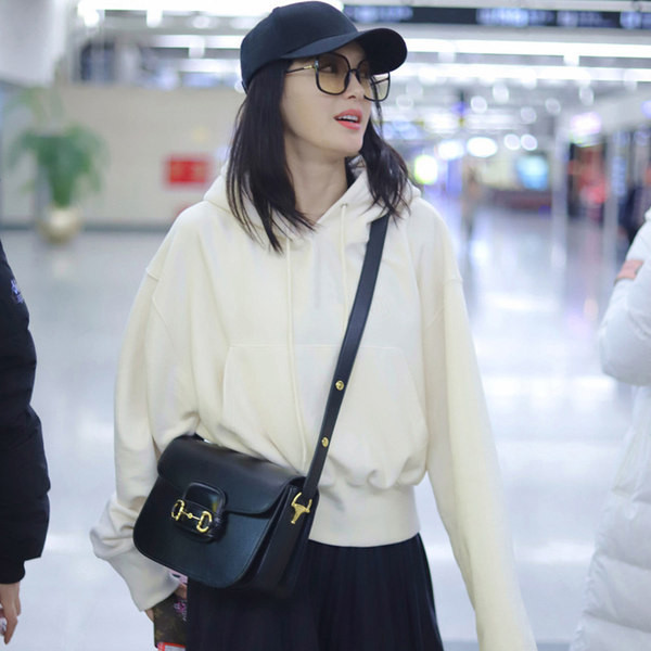 Naiste vabaaja pikkade varrukatega kapuutsiga pusa