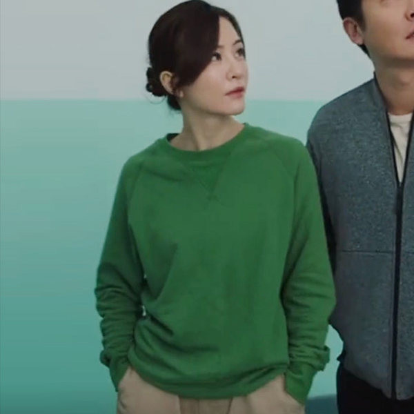 Alkalmi női pulóver ovális nyakkivágással, letisztult mintával