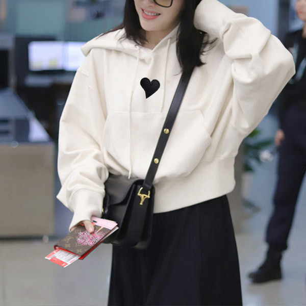 Naiste vabaaja dekoratiivse südamega dressipluus