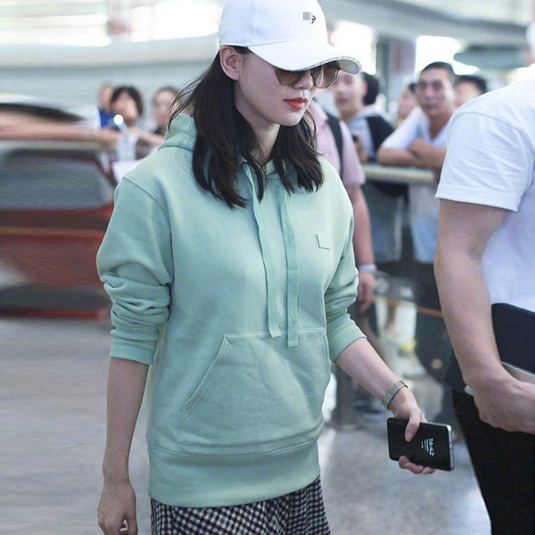 Дамски едноцветен суичър с овално деколте връзки и джоб