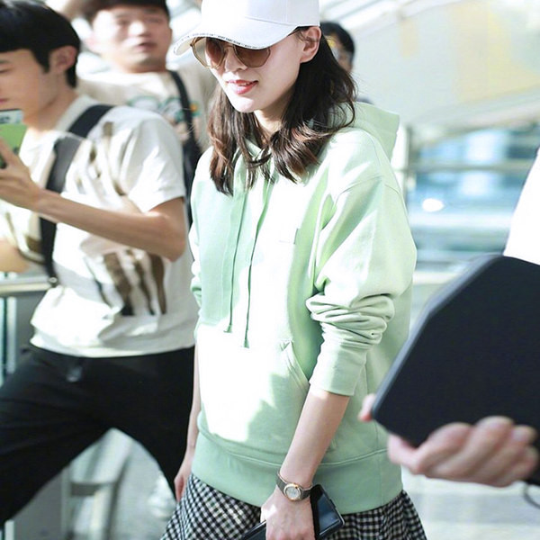 Дамски едноцветен суичър с овално деколте връзки и джоб