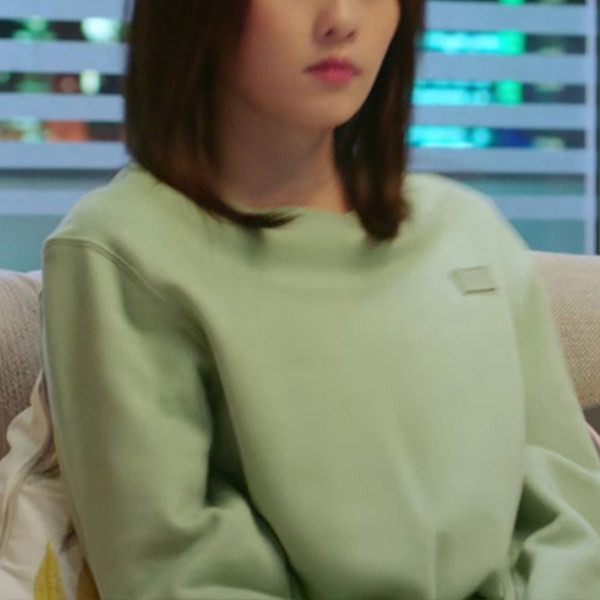 Едноцветен дамски суичър с овално деколте 