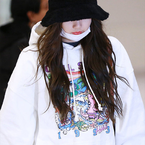 Naiste pikkade varrukatega aplikatsiooniga dressipluus