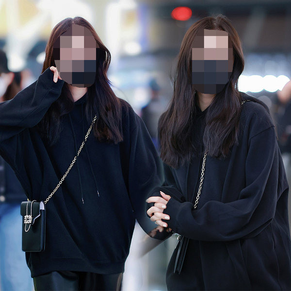 Γυναικείο μαύρο φούτερ με κορδόνια και τσέπες