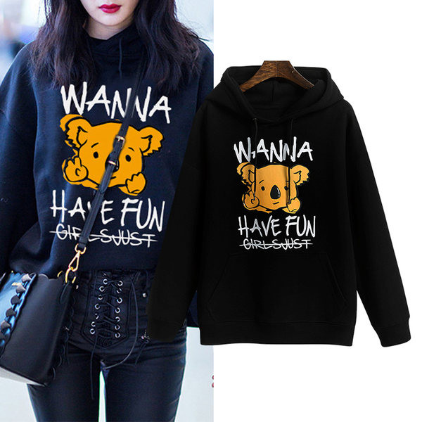 Γυναικείο καπιτονέ φούτερ με πολύχρωμα στάμπα κορδόνια και κουκούλα