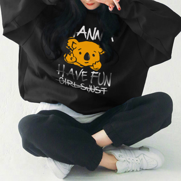 Casual γυναικείο φούτερ με στάμπα - μαύρο χρώμα