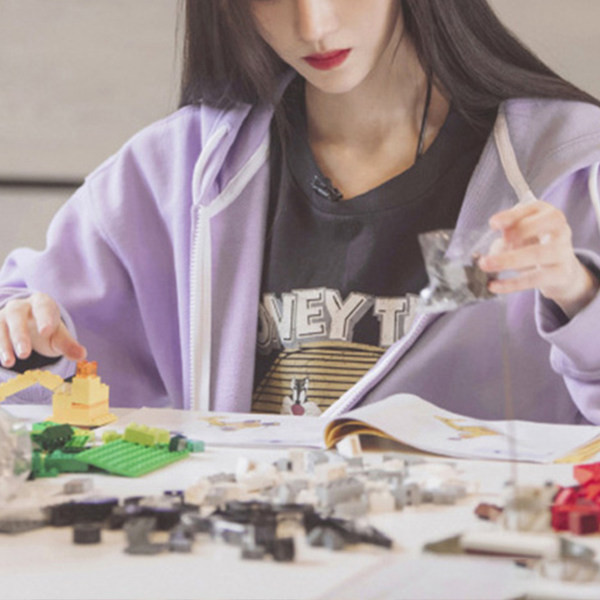 Lillad naiste kapuutsiga dressipluusid