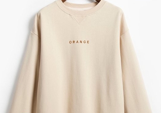 Ежедневен суичър с бродиран надпис за жени