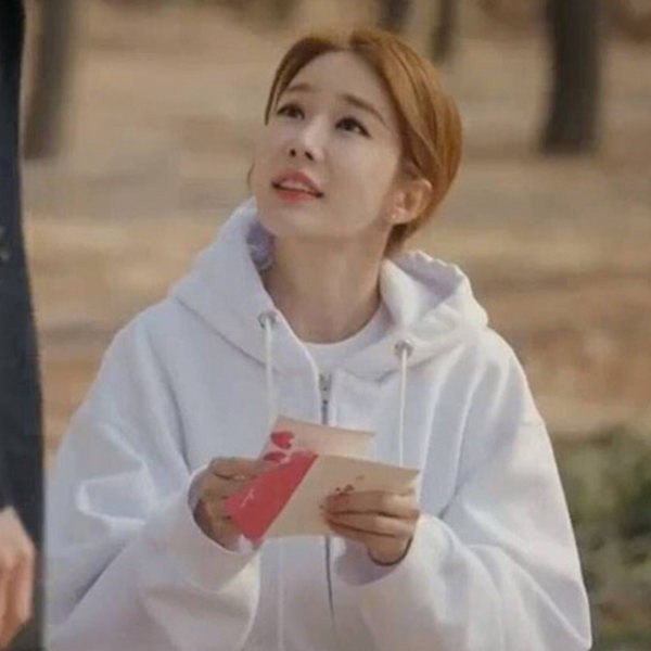 Γυναικείο φούτερ με κουκούλα σε λευκό χρώμα