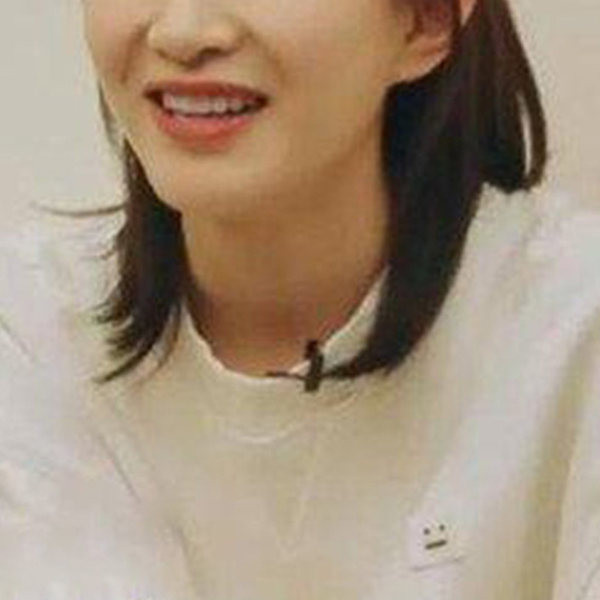 Novi model ženske dukserice sa okruglim izrezom - tri boje