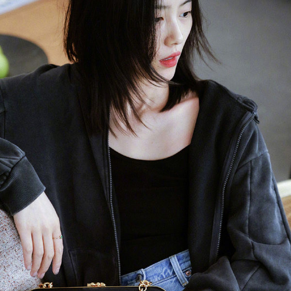 Дамски ежедневен суичър с качулка и джоб 