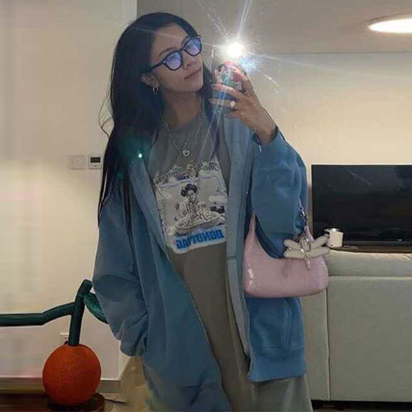 Alkalmi női pulóver zsebekkel, kék színben