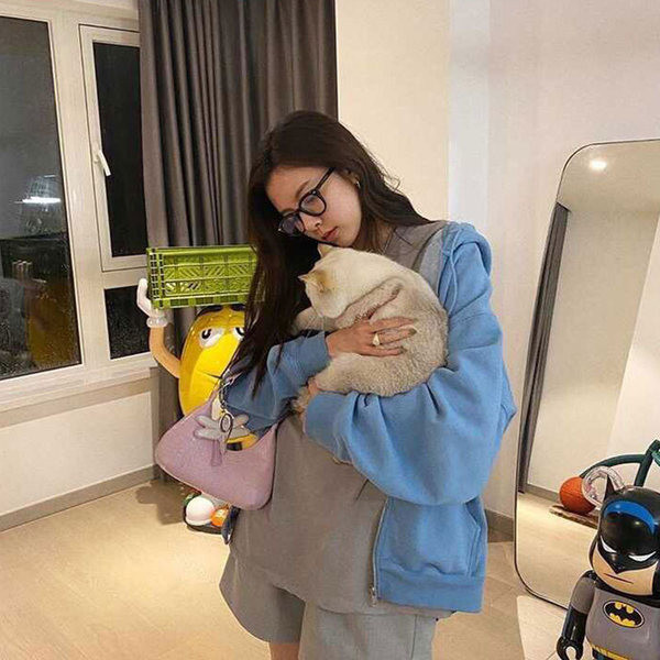 Alkalmi női pulóver zsebekkel, kék színben