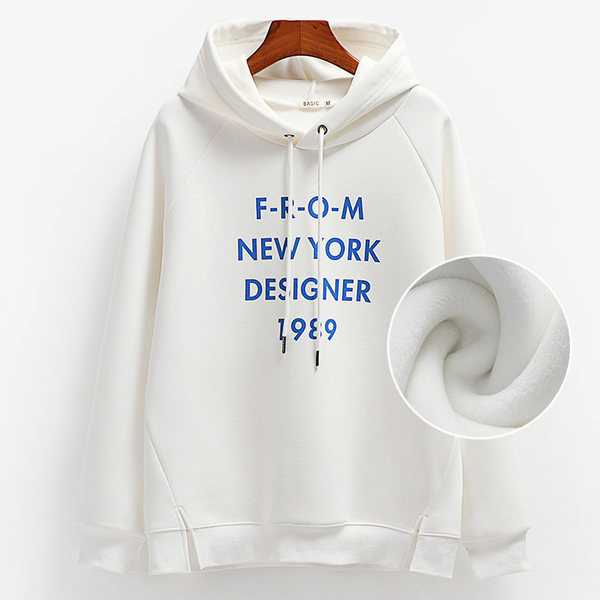 Дамски суичър с качулка и щампа -бял цвят