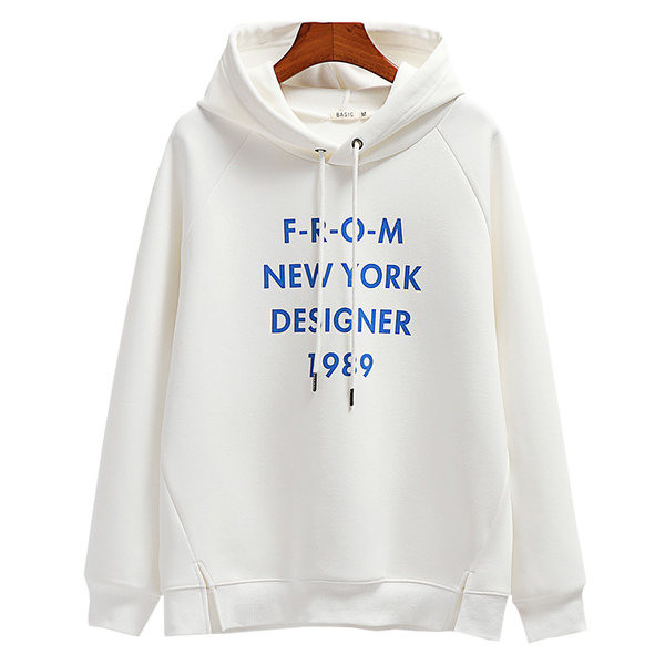 Дамски суичър с качулка и щампа -бял цвят