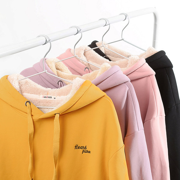 Debela zimska ženska majica s podstavom od baršuna i izvezenim natpisom