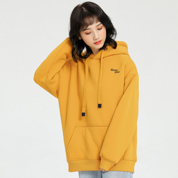 Debela zimska ženska majica s podstavom od baršuna i izvezenim natpisom