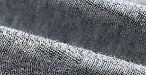 Ženski sweatshirt - čisti model sa kapuljačom