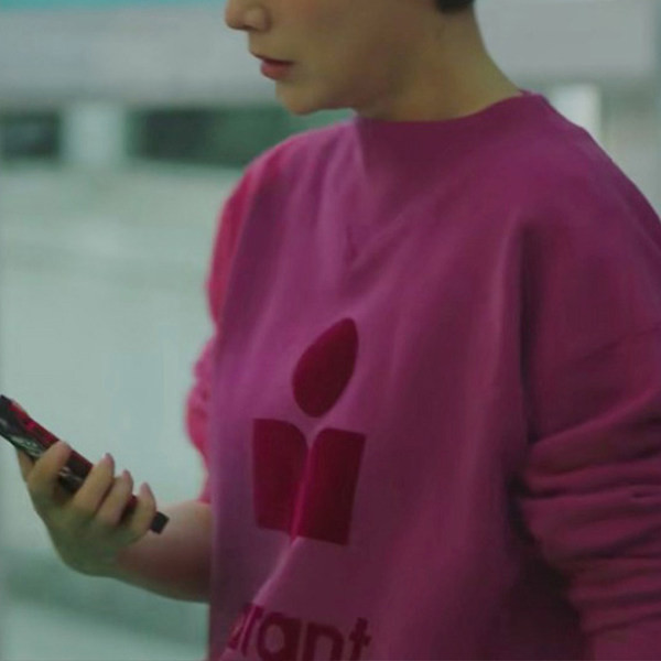 Ženska prošivena majica s ovalnim izrezom i natpisom