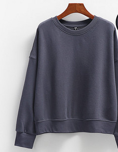 Ležerna ženska majica s ovalnim izrezom