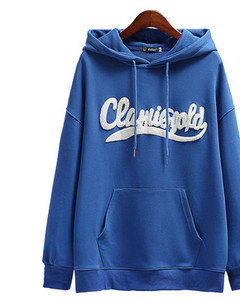 Sportoláshoz alkalmas női pulóver hímzett felirattal