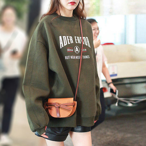 Naiste sportlik dressipluus laia pealdisega mudel