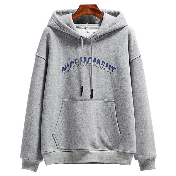 Divatos női pulóver mintával és kapucnival