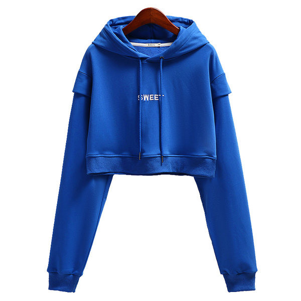 Hétköznapi használatra alkalmas rövid női pulóver kapucnival és felirattal