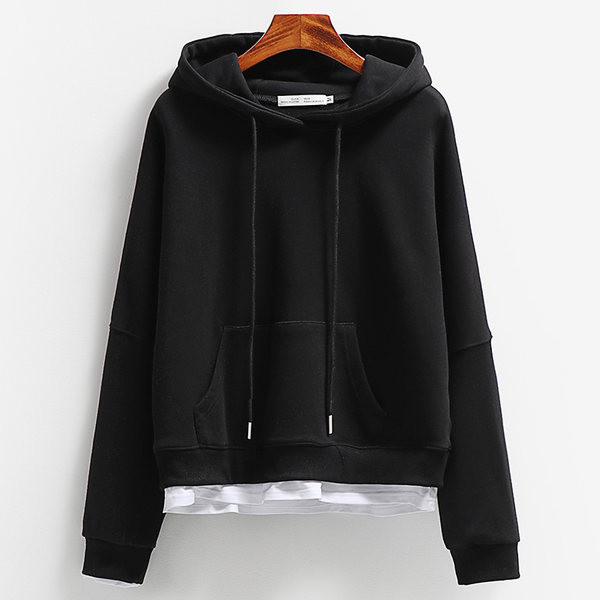 Дамски суичър с качулка и връзки подходящ за ежедневието