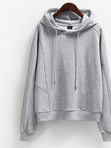 Sportos laza pulóver kapucnival és nyakkendővel