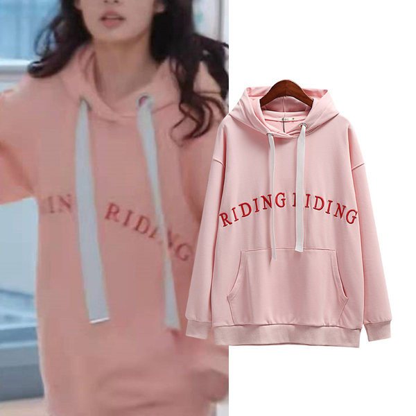 Tasuta mustriga naiste kapuutsiga dressipluus