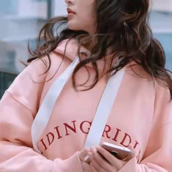 Tasuta mustriga naiste kapuutsiga dressipluus