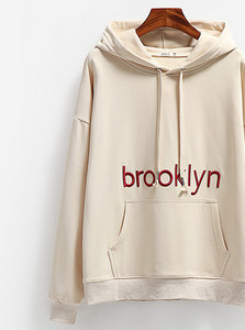 Női pulóver három színben kapucnival