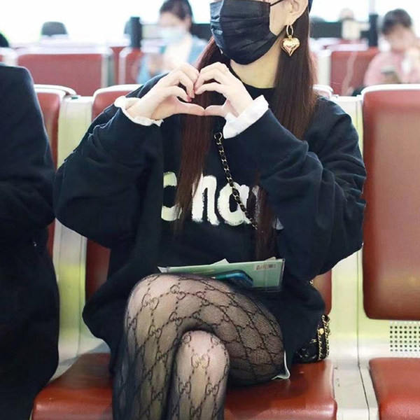 Casual γυναικείο πουλόβερ με διακοσμητικά γράμματα