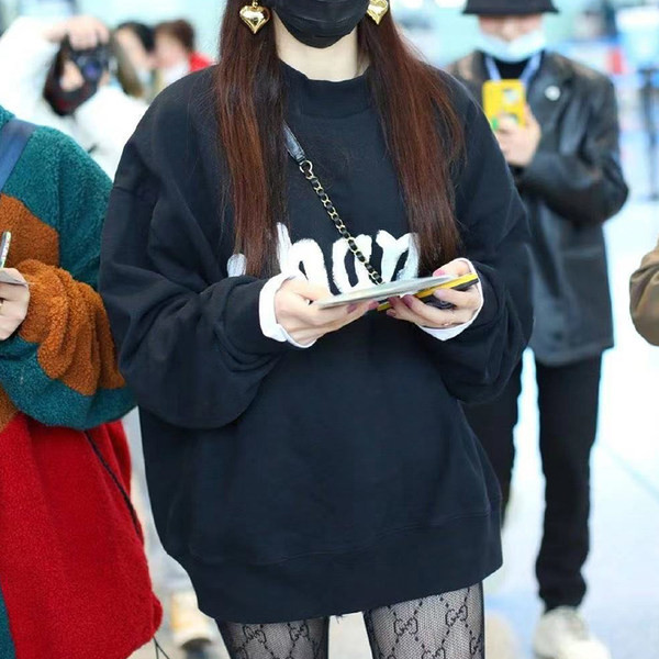 Casual γυναικείο πουλόβερ με διακοσμητικά γράμματα