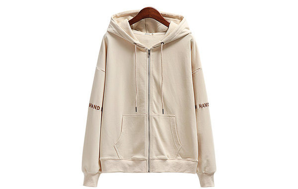 Bő női pulóver kapucnival és hímzett szöveggel