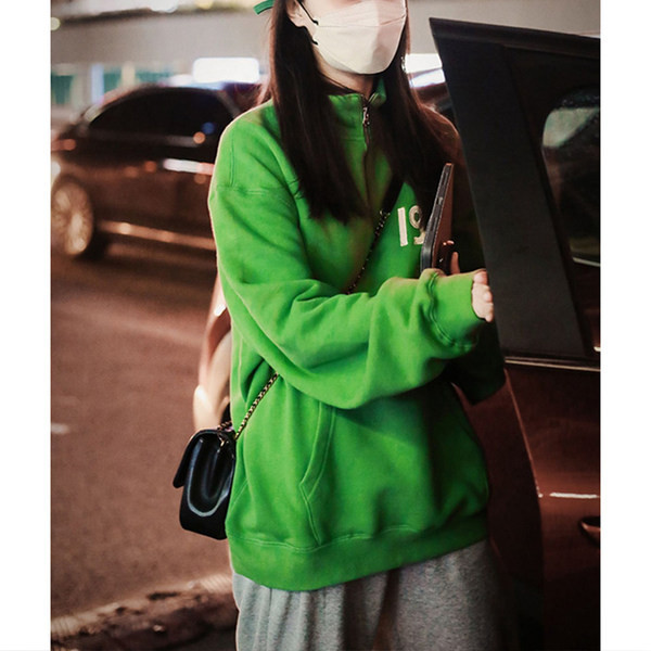 Lezser zöld cipzáras pulóver