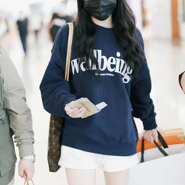 Naiste dressipluusid ümara kaelusega ja kirjaga