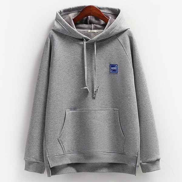 Női pulóver zsebbel és fűzővel