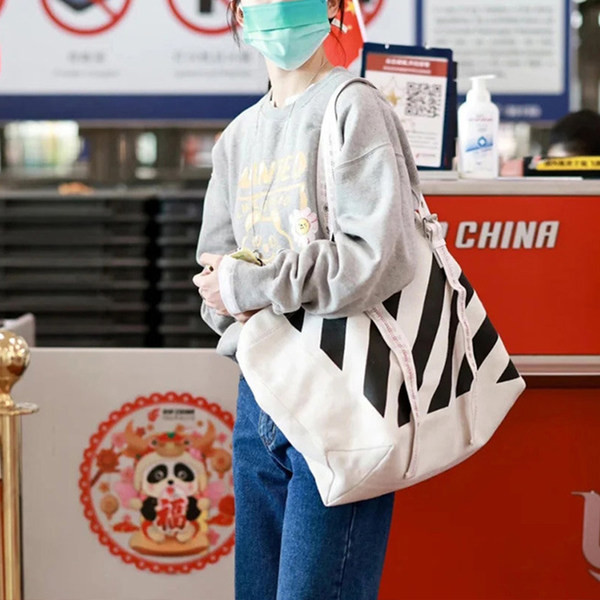 Naiste dressipluusi lai tikandiga mudel