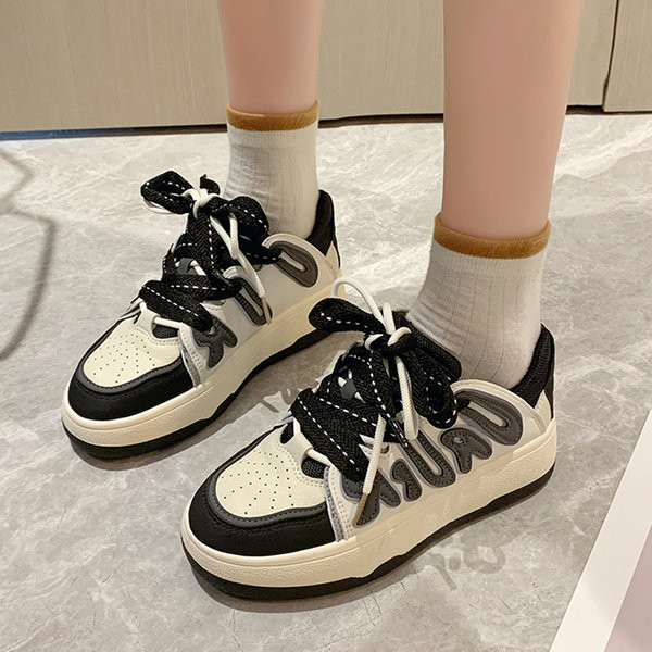 Légáteresztő női tornacipő lapos talppal és fűzővel