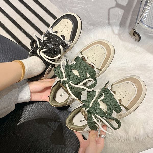 Légáteresztő női tornacipő lapos talppal és fűzővel