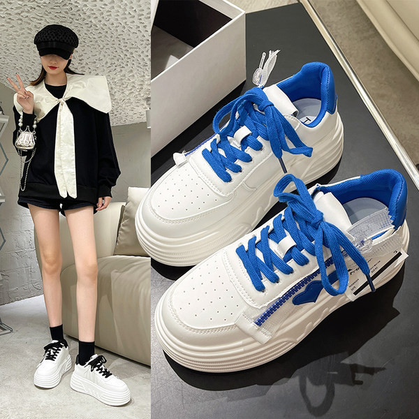 Női sportcipő magas talppal