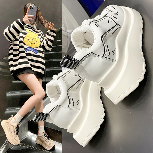 Modern, vastag talpú, fűzős női tornacipő