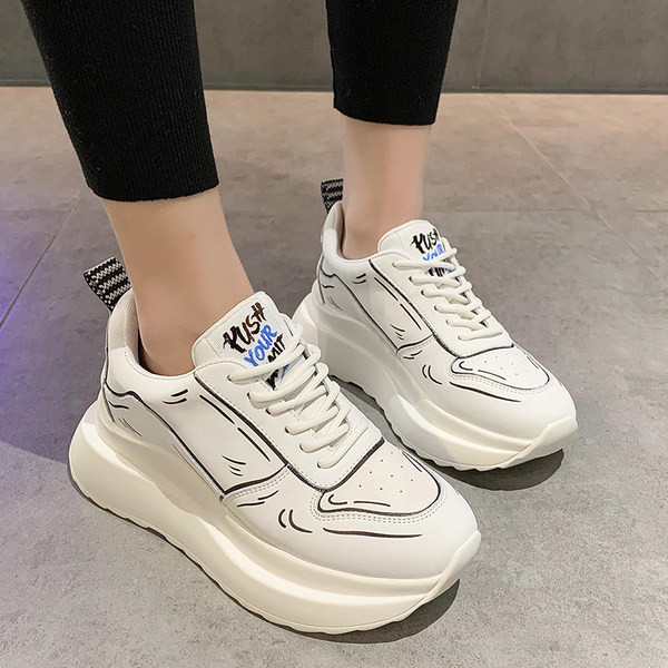 Modern, vastag talpú, fűzős női tornacipő