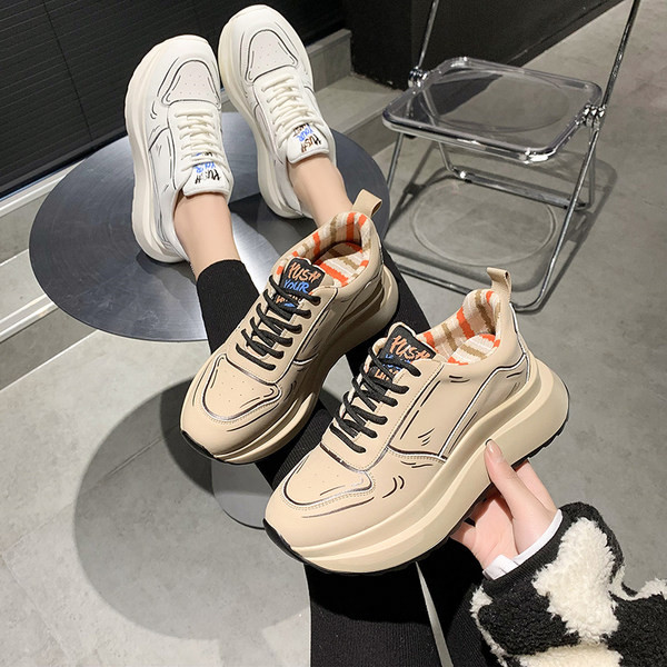 Modern, vastag talpú, fűzős női tornacipő