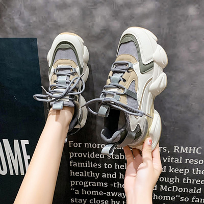 Γυναικεία casual sneakers με ανασηκωμένη σόλα σε δύο χρώματα