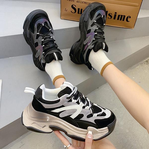 Naiste tossud platvormiga