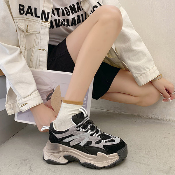 Naiste tossud platvormiga